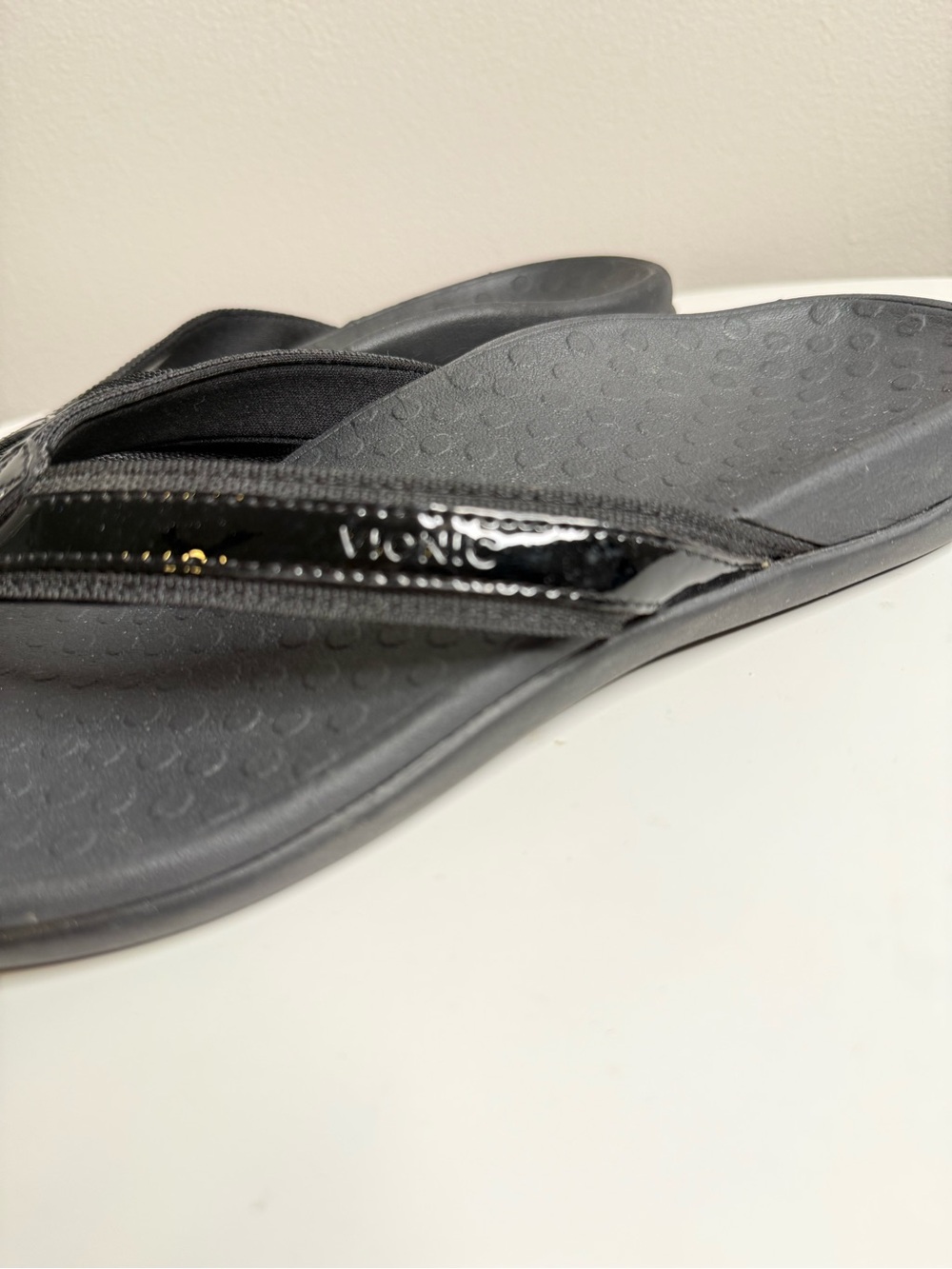 Vionic Black Textured Strap Flip Flops - Picture 2 of 6